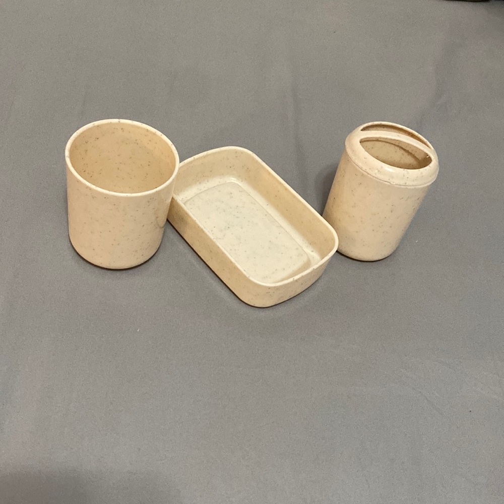 BOGO Speckled Ivory Colored Plastic Bathroom Set